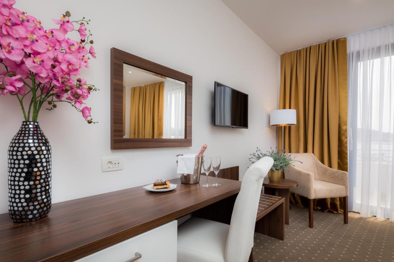 Hotel Perla Rogoznica  Luaran gambar